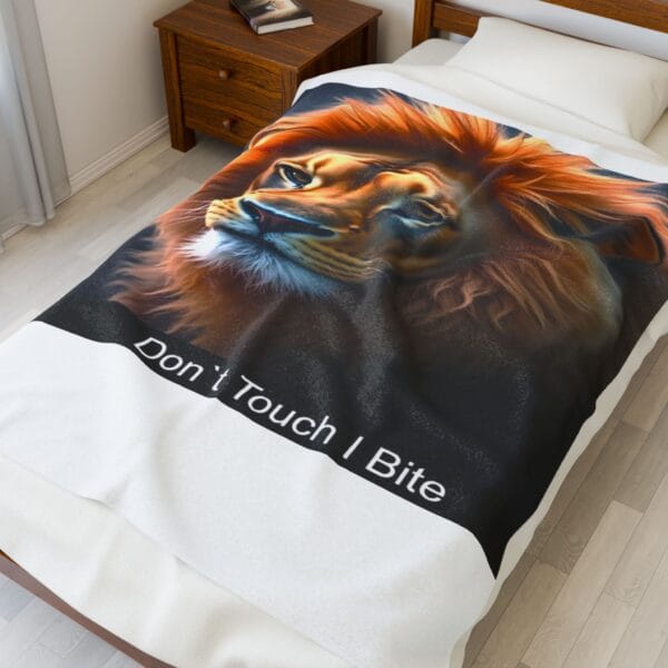 Lion Print Velveteen Plush Blanket - Cozy Throw for Animal Lovers - Image 2