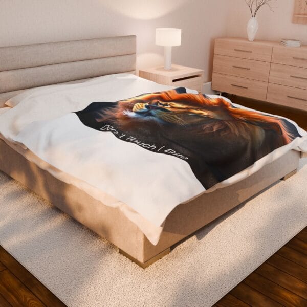 Lion Print Velveteen Plush Blanket - Cozy Throw for Animal Lovers - Image 6