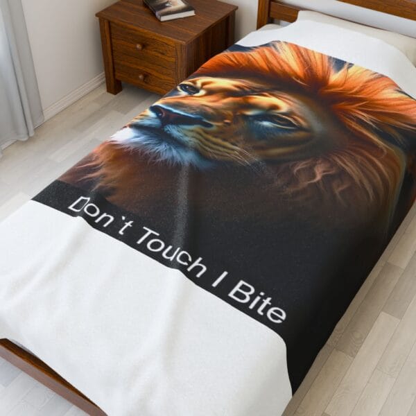 Lion Print Velveteen Plush Blanket - Cozy Throw for Animal Lovers - Image 5